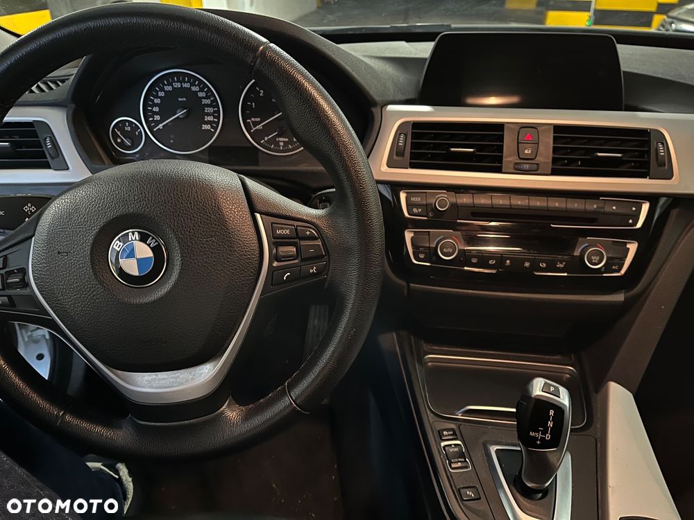 BMW 3GT 320i - 19