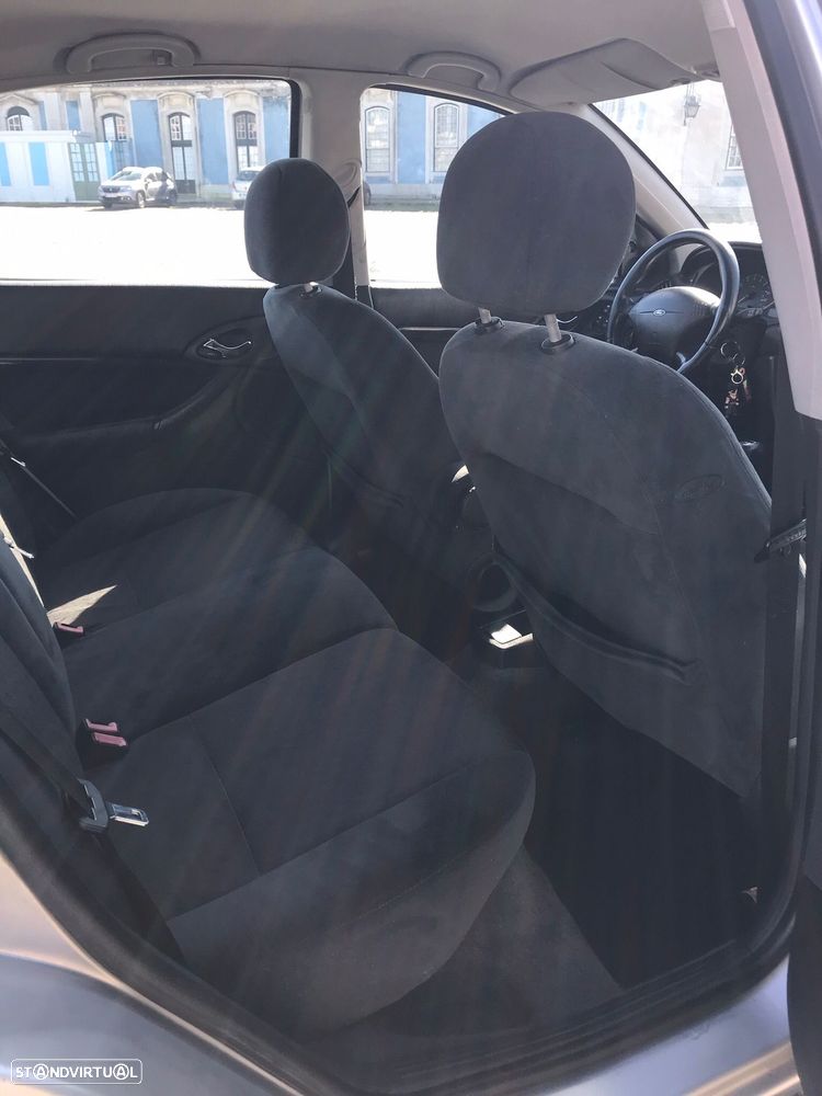 Ford Focus 1.8 TDCi Ghia - 8