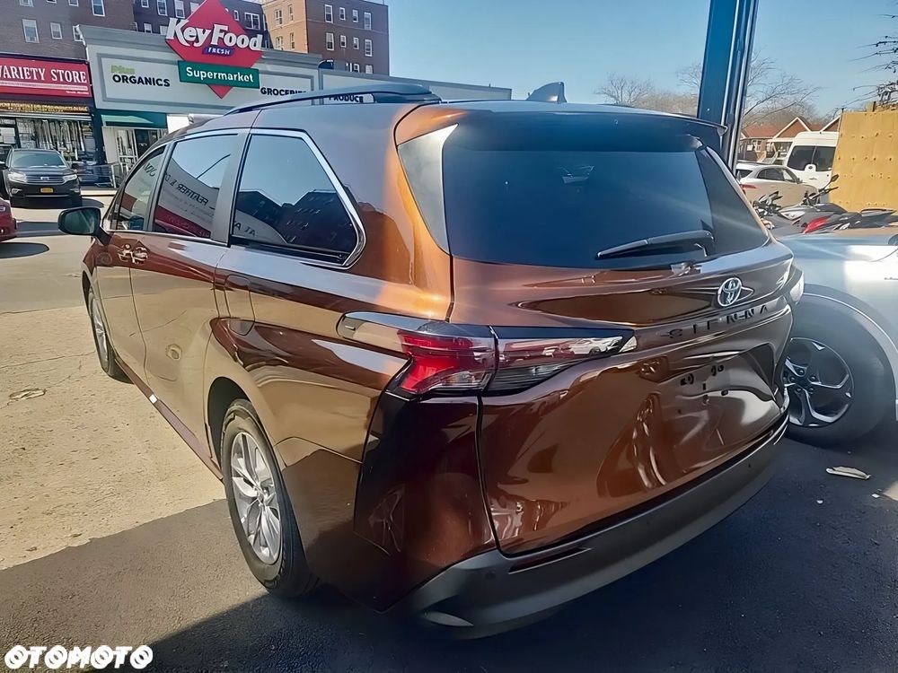 Toyota Sienna - 5