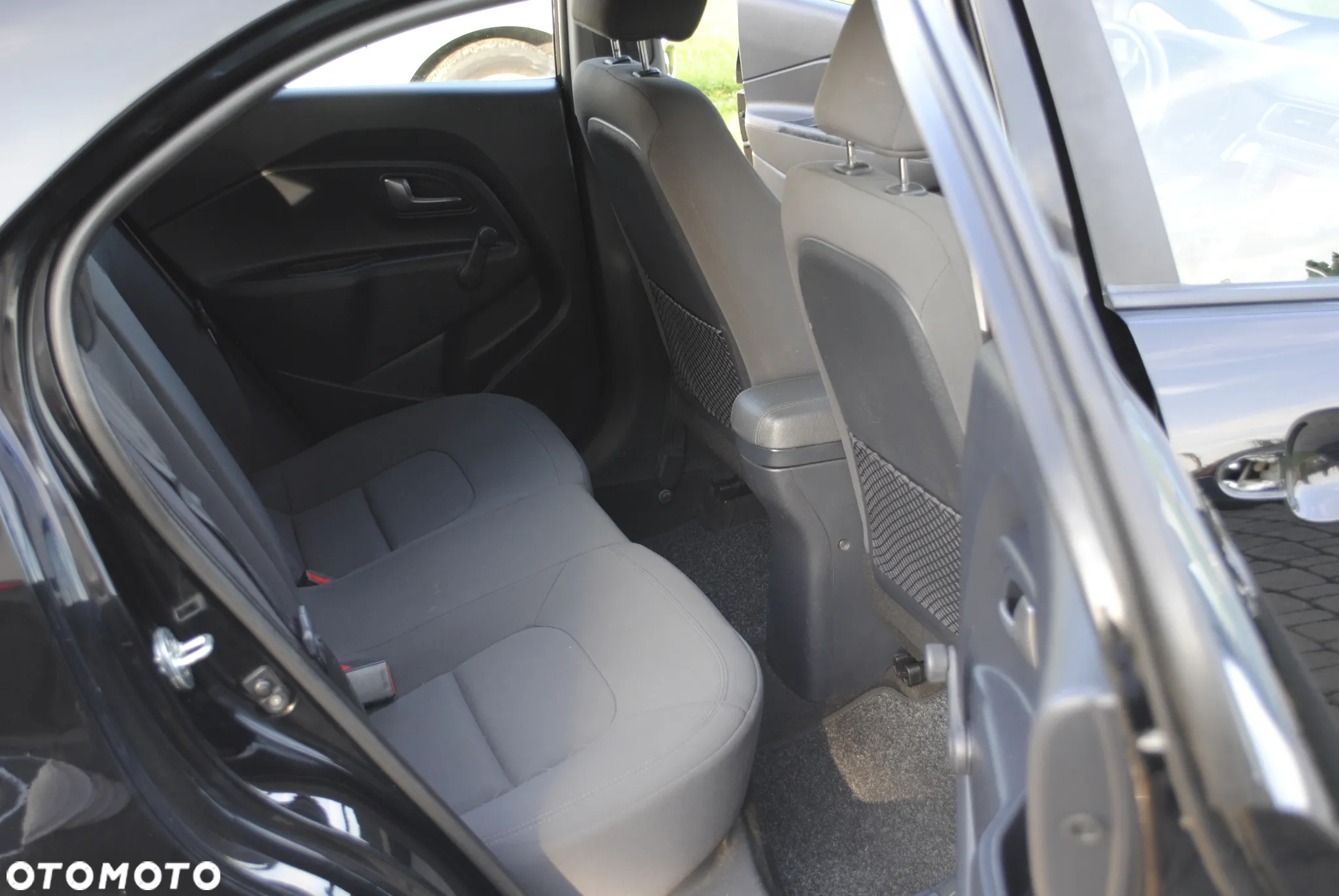Kia Rio - 15