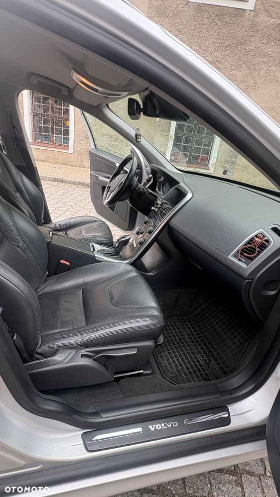 Volvo XC 60 2.4D AWD Momentum - 8