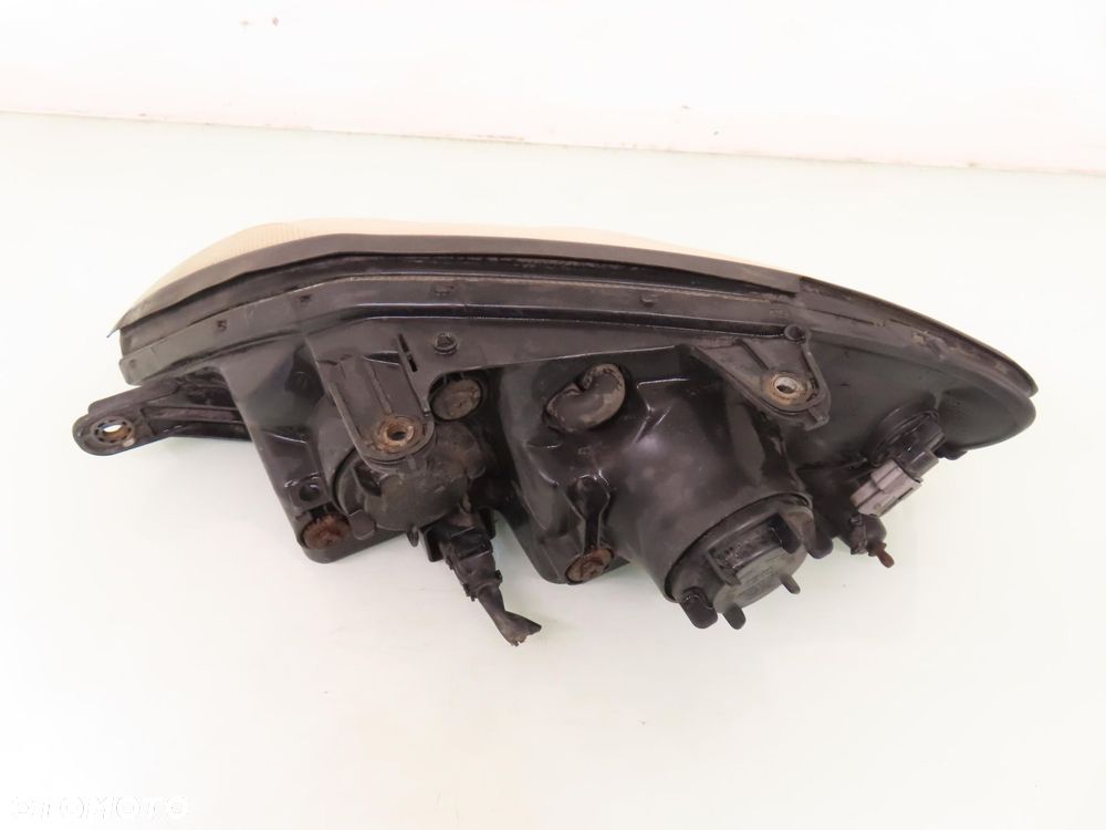 LAMPA PRAWA PRZEDNIA HYUNDAI COUPE II (GK) - 11