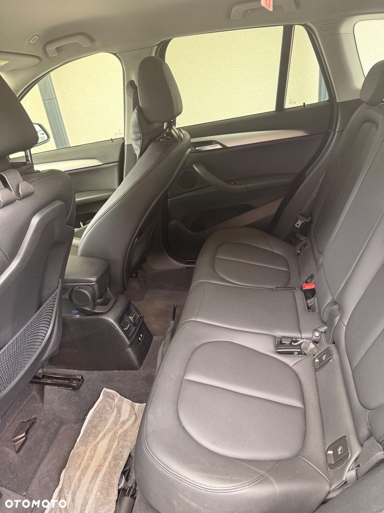BMW X1 sDrive16d - 12