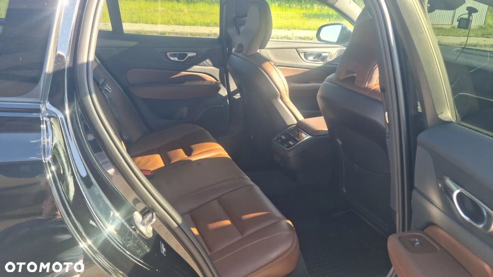 Volvo V60 Cross Country - 12