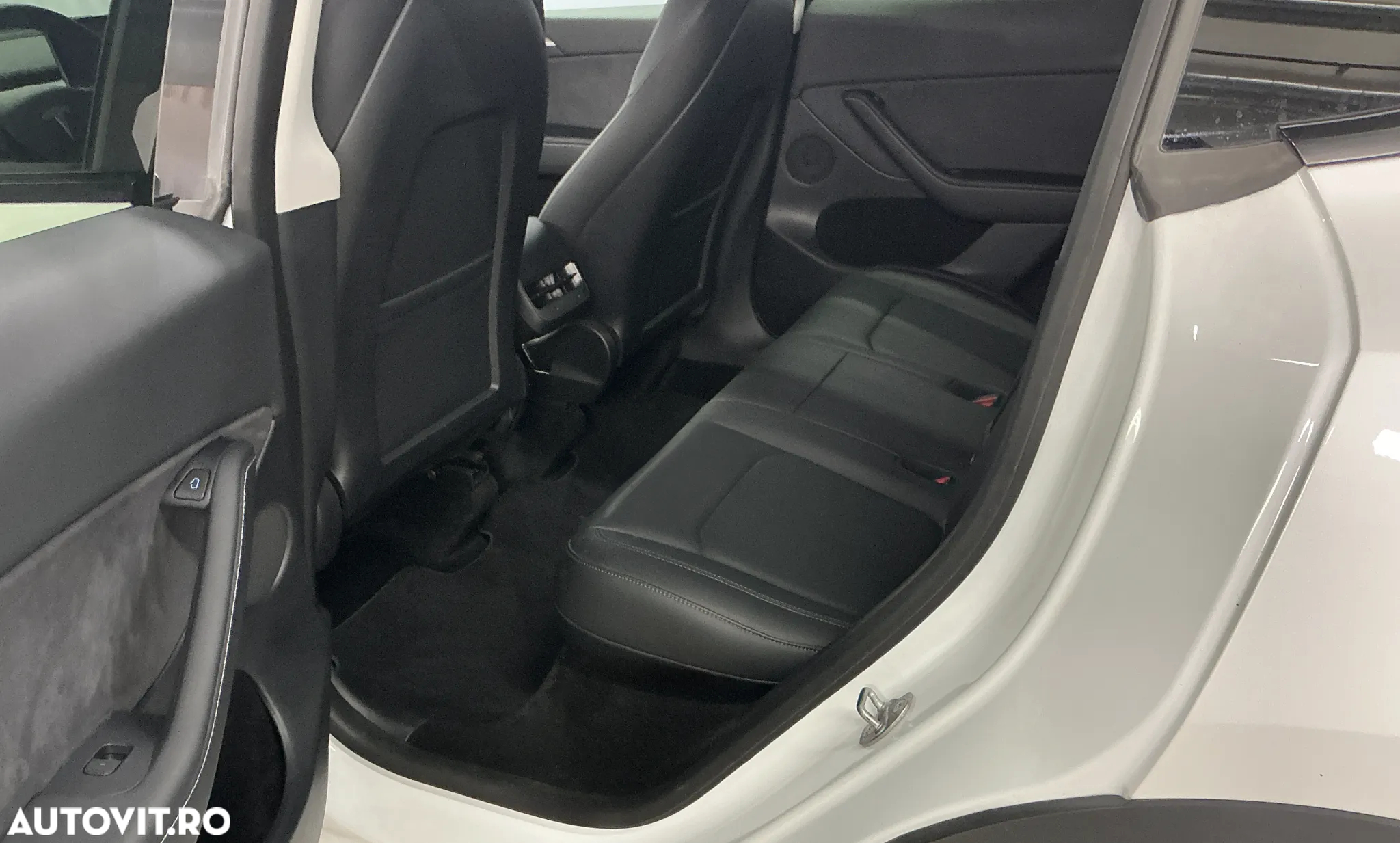 Tesla Model Y Long Range Dual Motor AWD - 7