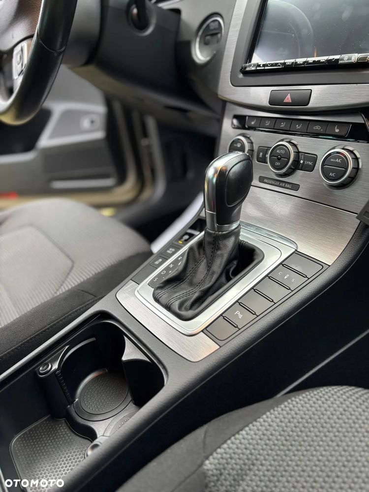 Volkswagen Passat - 35