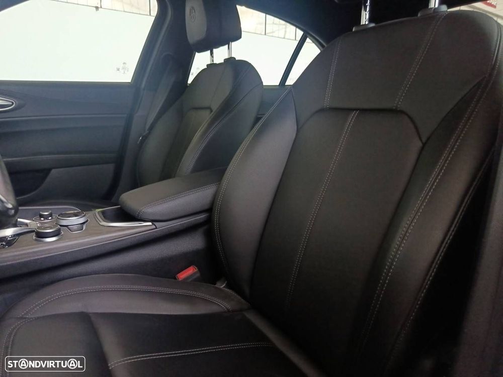 Alfa Romeo Giulia 2.0 T TI Q4 AT8 - 9