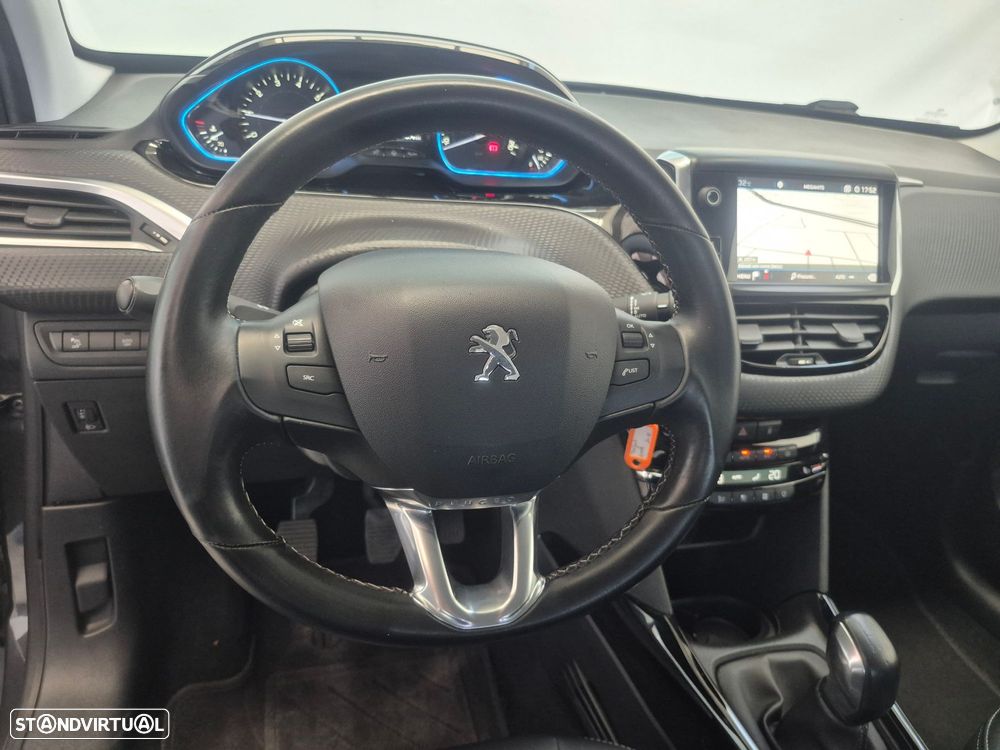 Peugeot 2008 1.2 PureTech Allure - 9