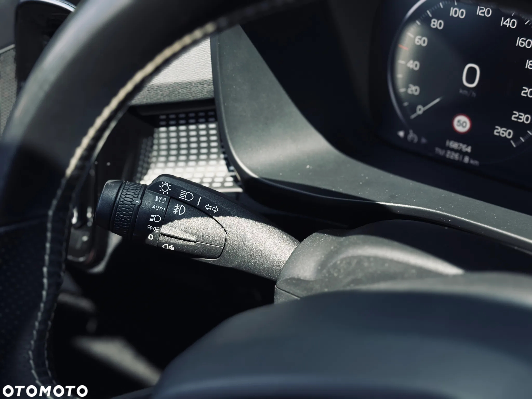 Volvo XC 40 D4 AWD Geartronic R-Design - 36