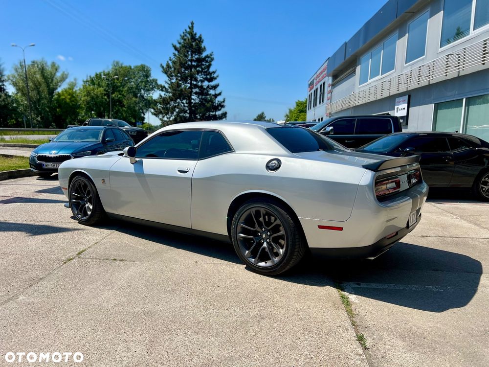 Dodge Challenger 6.4 Scat Pack - 12