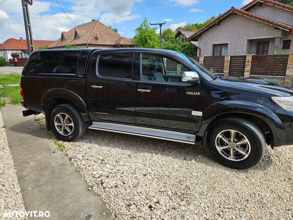 Toyota Hilux 4x4 Double Cab Executive - 2