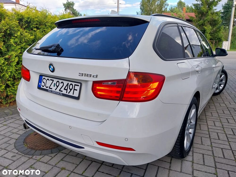 BMW Seria 3 318d Sport Line - 31
