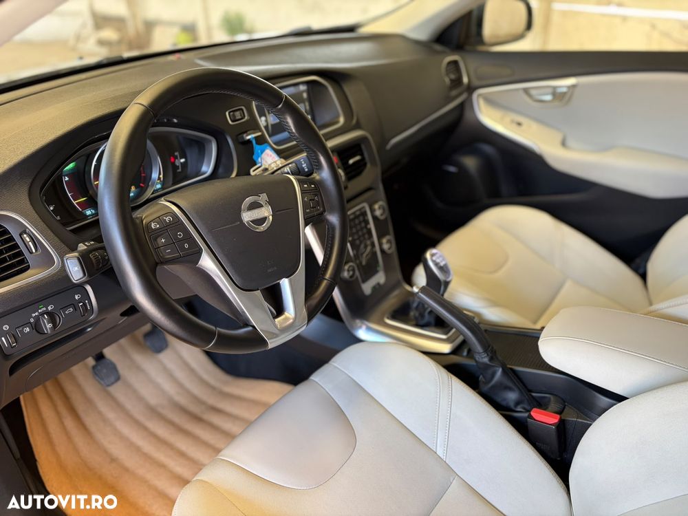 Volvo V40 D2 94g Summum - 13
