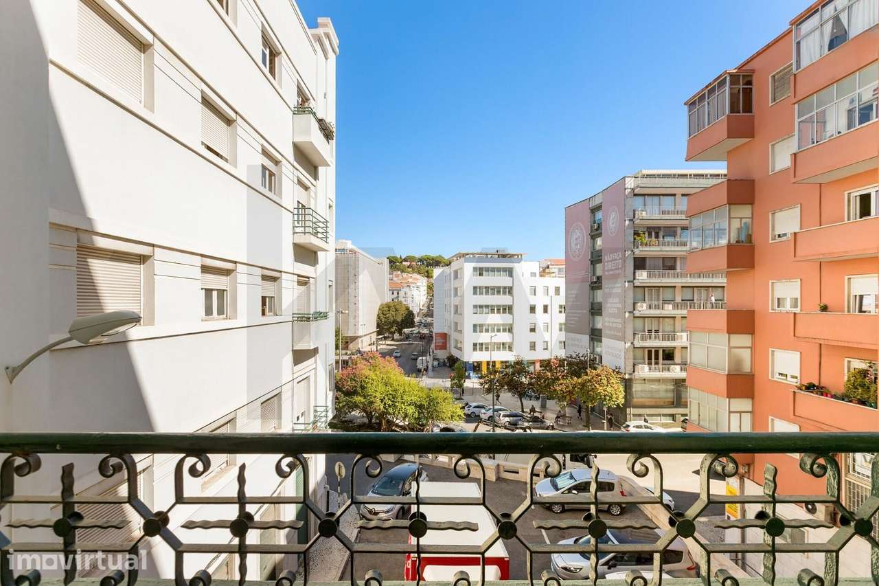T3 COM SUITE E 110 M² NO LARGO DE SANTA BÁRBARA, NO CENTRO DE LISBOA - Grande imagem: 2/25