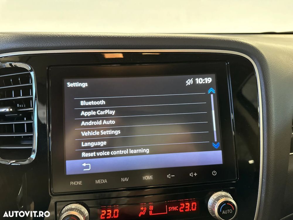 Mitsubishi Outlander - 21