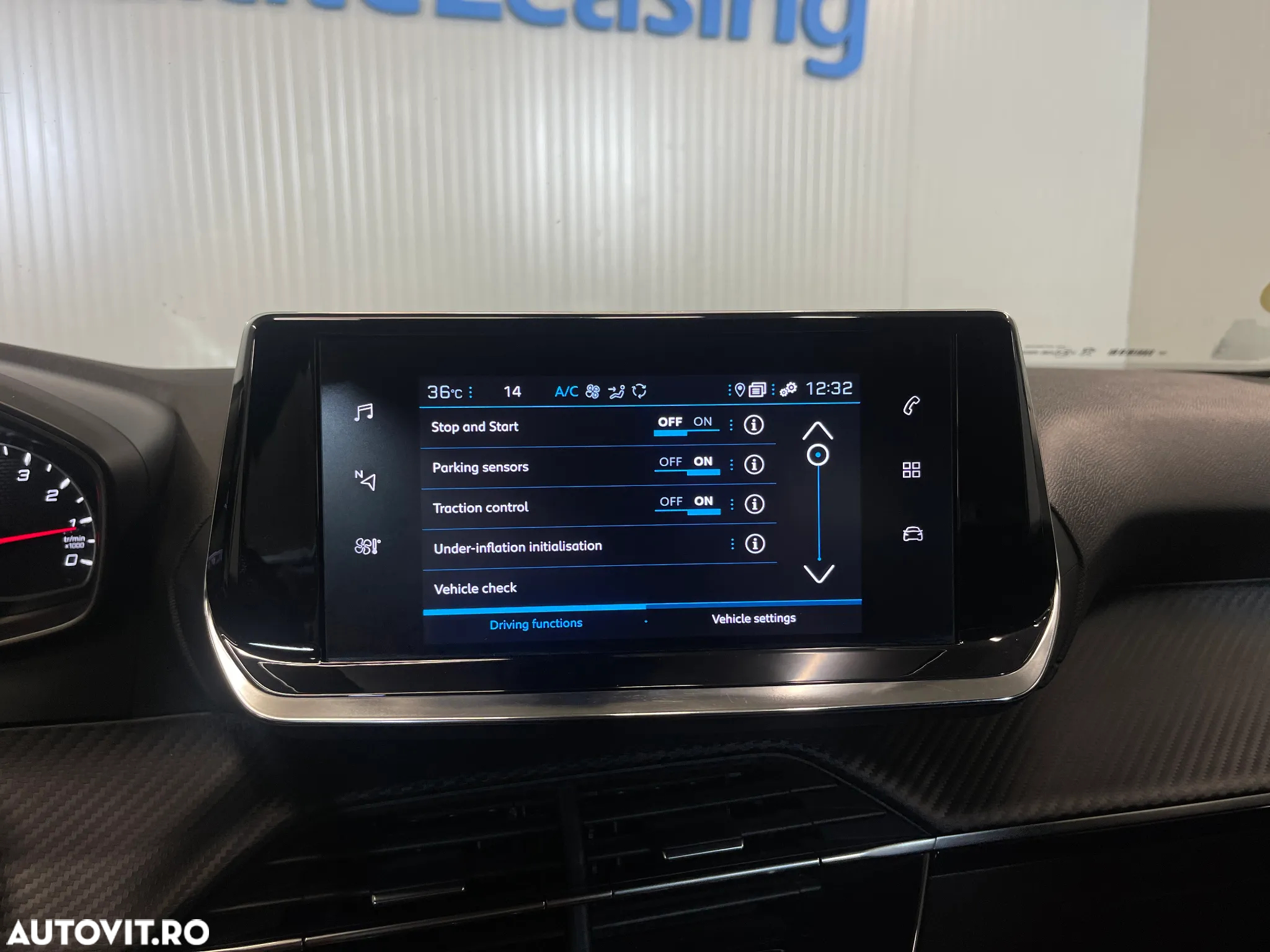 Peugeot 2008 BlueHDi 130 EAT8 Active - 16