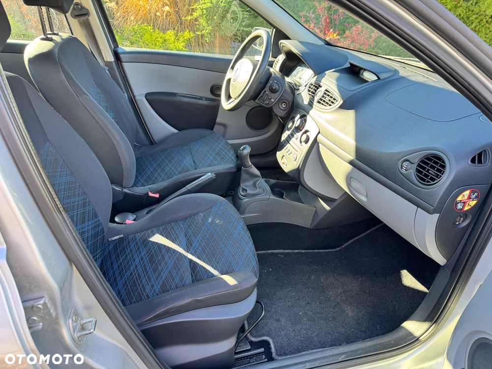 Renault Clio - 22