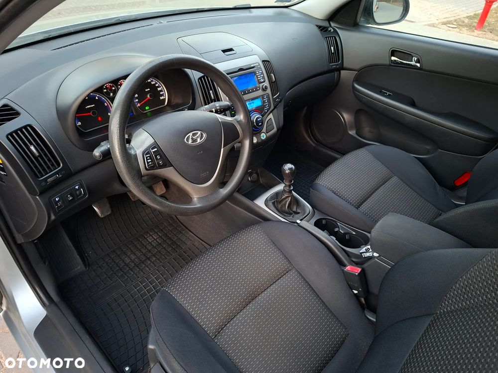 Hyundai i30 1.6 CRDi Classic + - 6