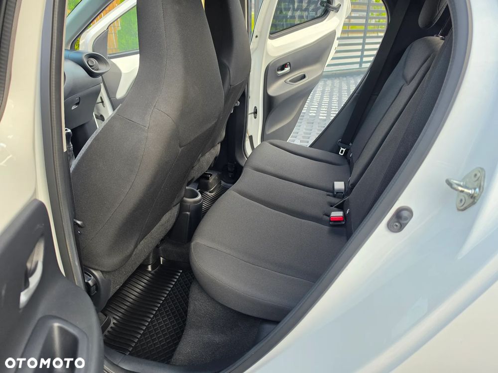 Toyota Aygo X Black&White - 16