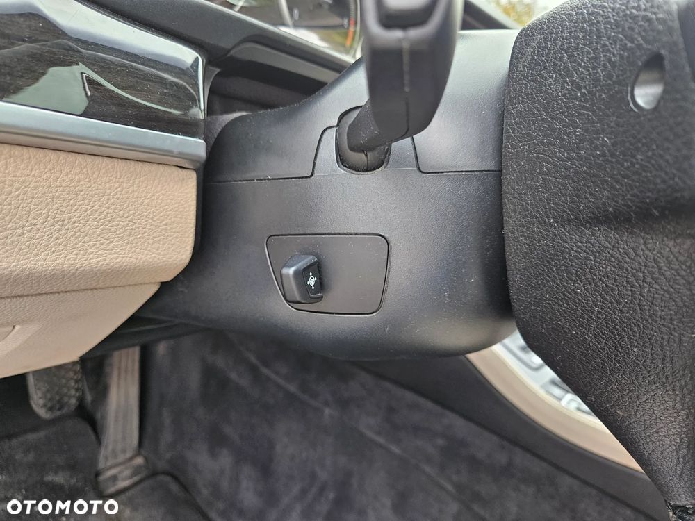BMW Seria 5 525d - 30