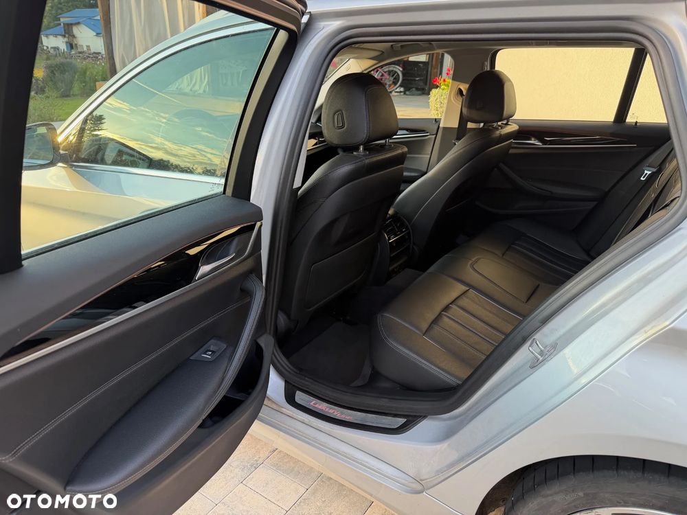 BMW Seria 5 530d xDrive Luxury Line - 11