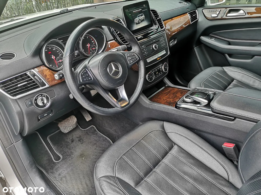 Mercedes-Benz GLS - 14