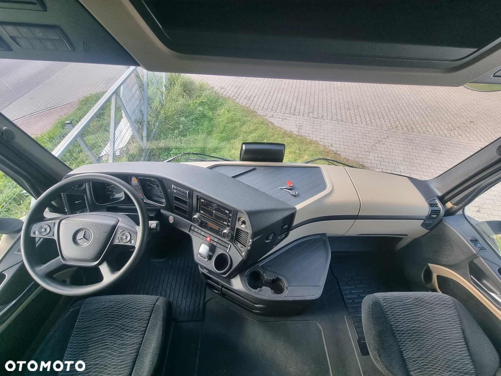 Mercedes-Benz Actros - 12