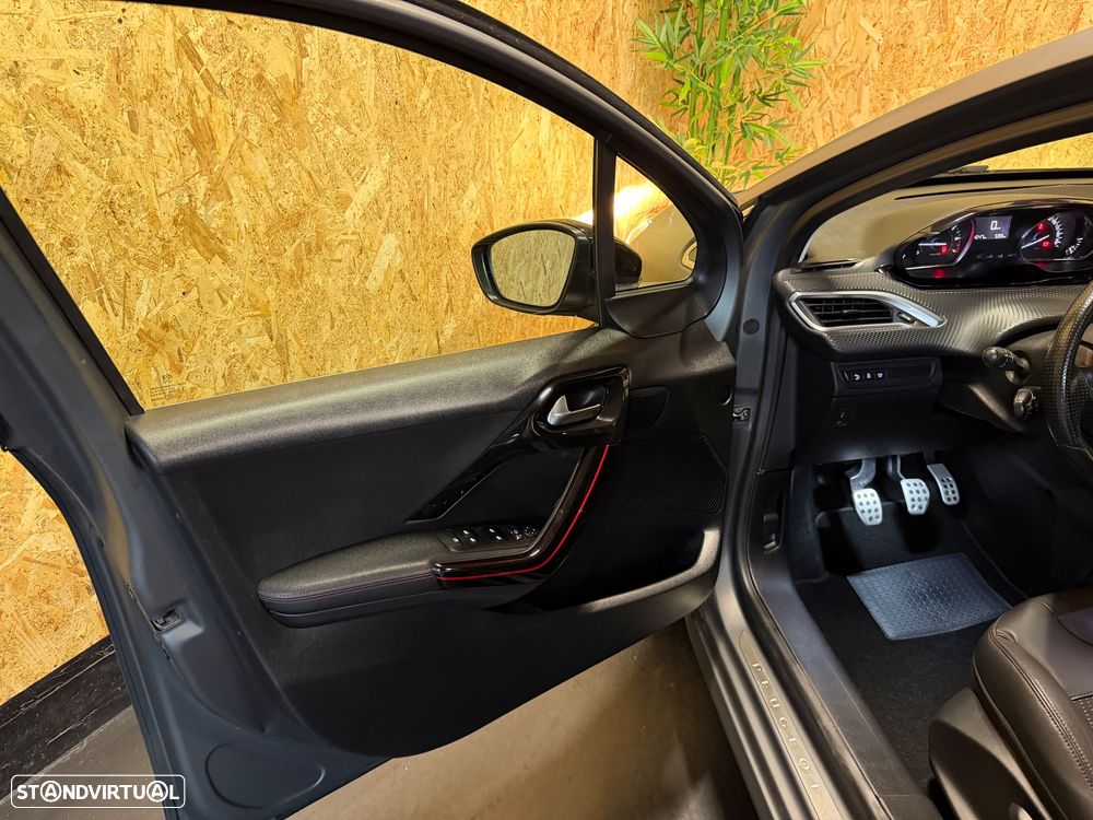 Peugeot 208 1.2 PureTech GT Line - 5