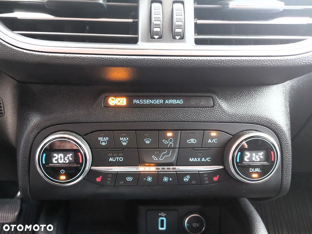 Ford Focus 1.5 EcoBoost Titanium - 19