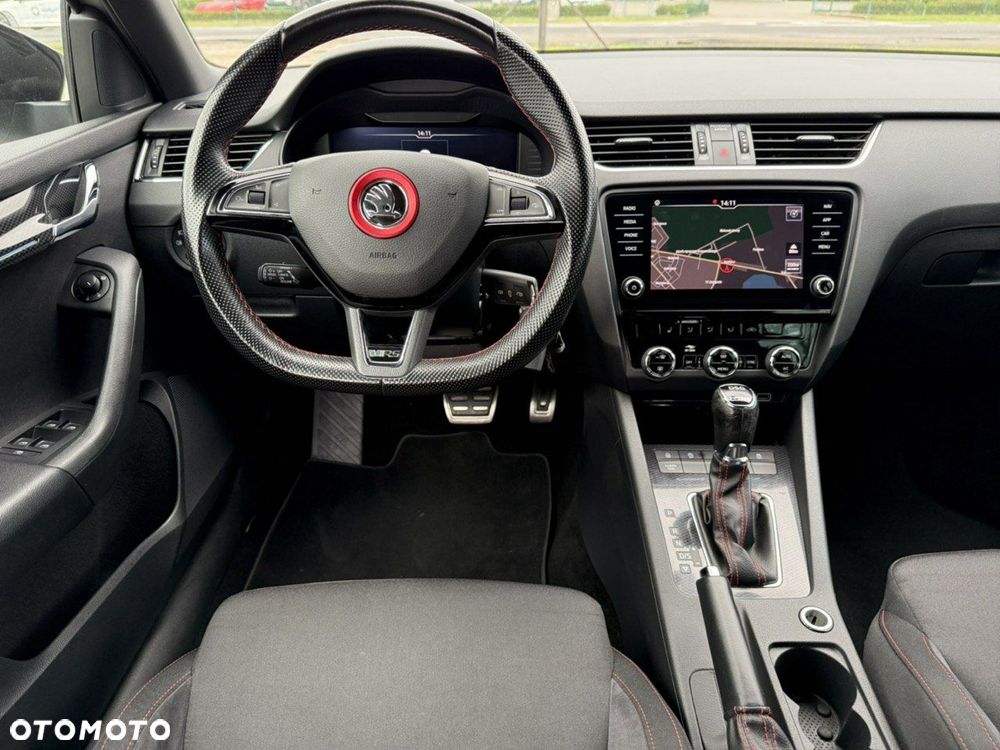 Skoda Octavia Combi 2.0 TDI DSG RS - 16