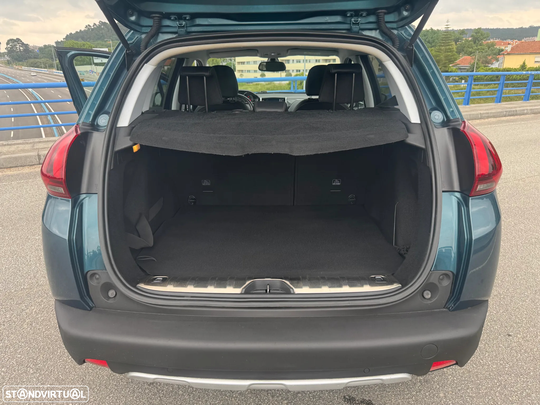Peugeot 2008 1.2 PureTech Allure - 26