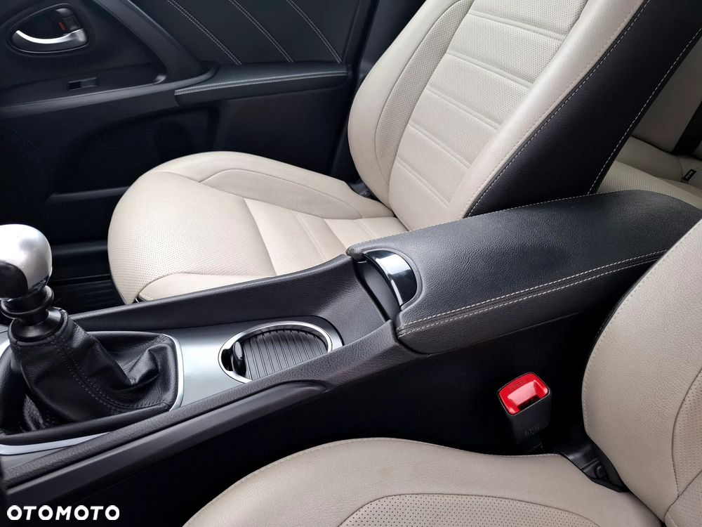 Toyota Avensis 1.8 Selection - 29