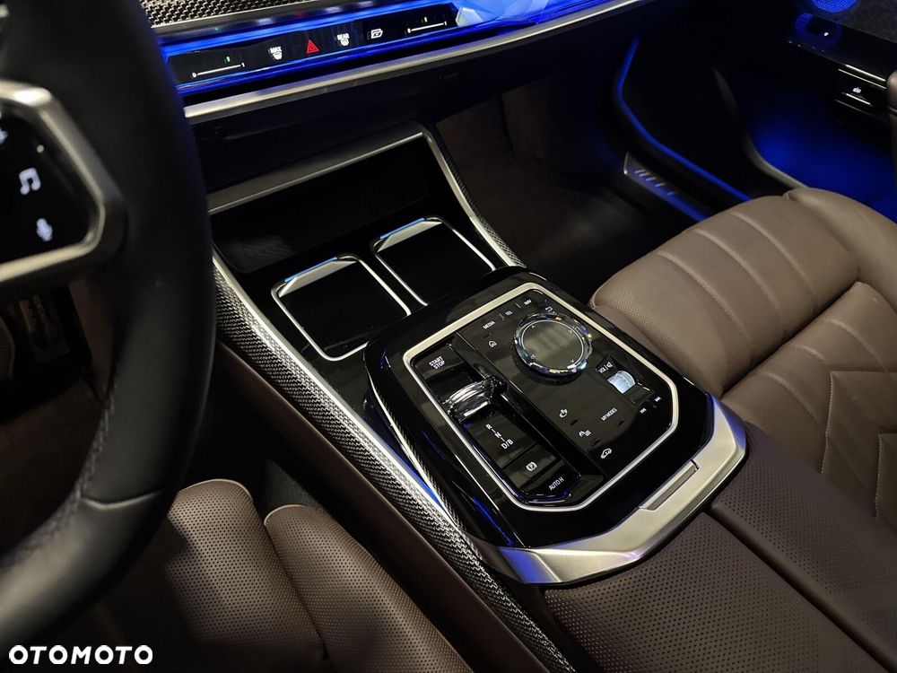 BMW i7 - 16