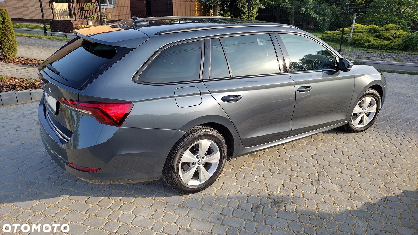 Skoda Octavia Combi 2.0 TDI DSG Exclusive - 3