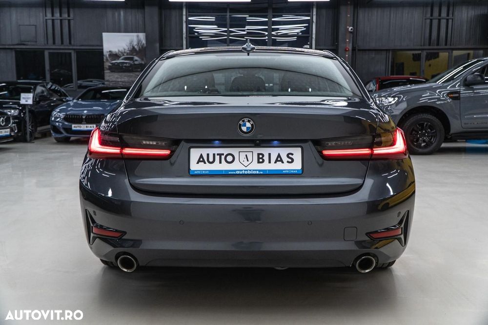 BMW Seria 3 320i Aut. Sport Line - 25