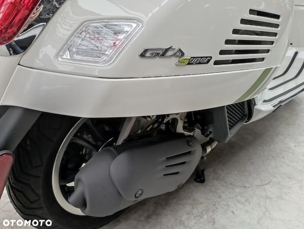 Vespa GTS - 16