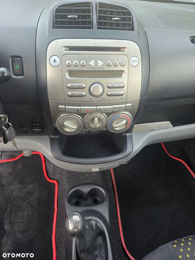Daihatsu Sirion - 22