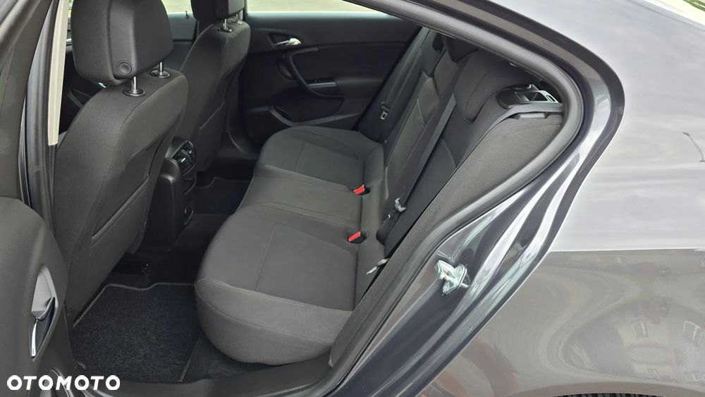 Opel Insignia - 25