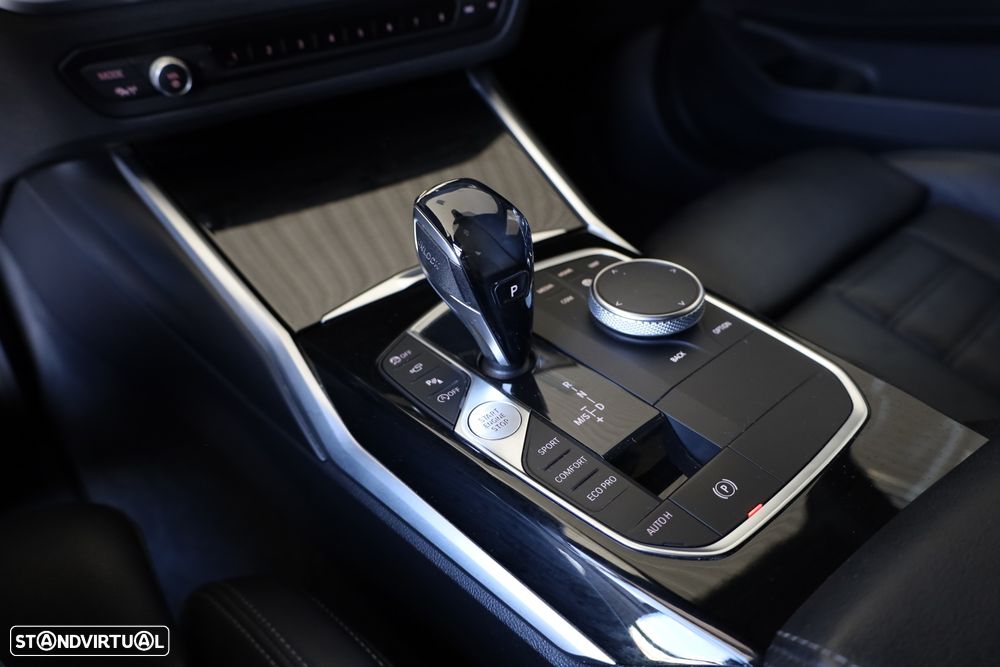 BMW 320 d Ultimate Auto - 11