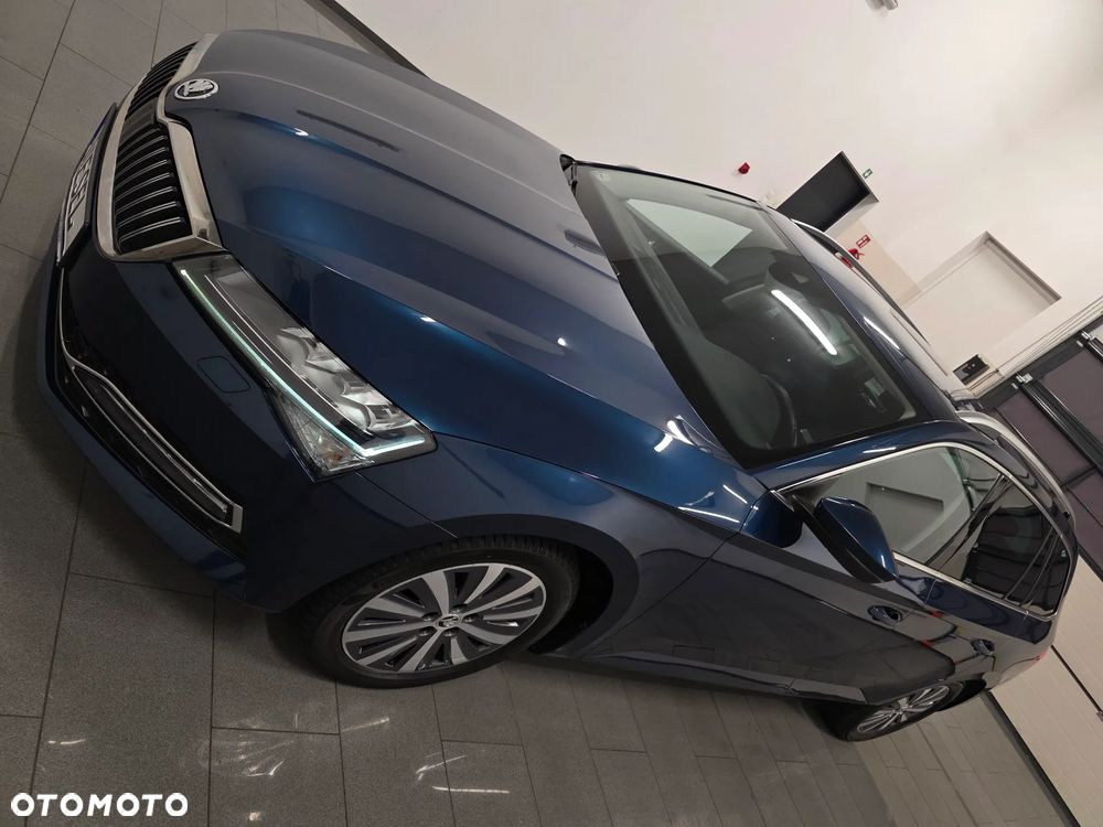 Skoda Superb 2.0 TDI SCR Style DSG - 4