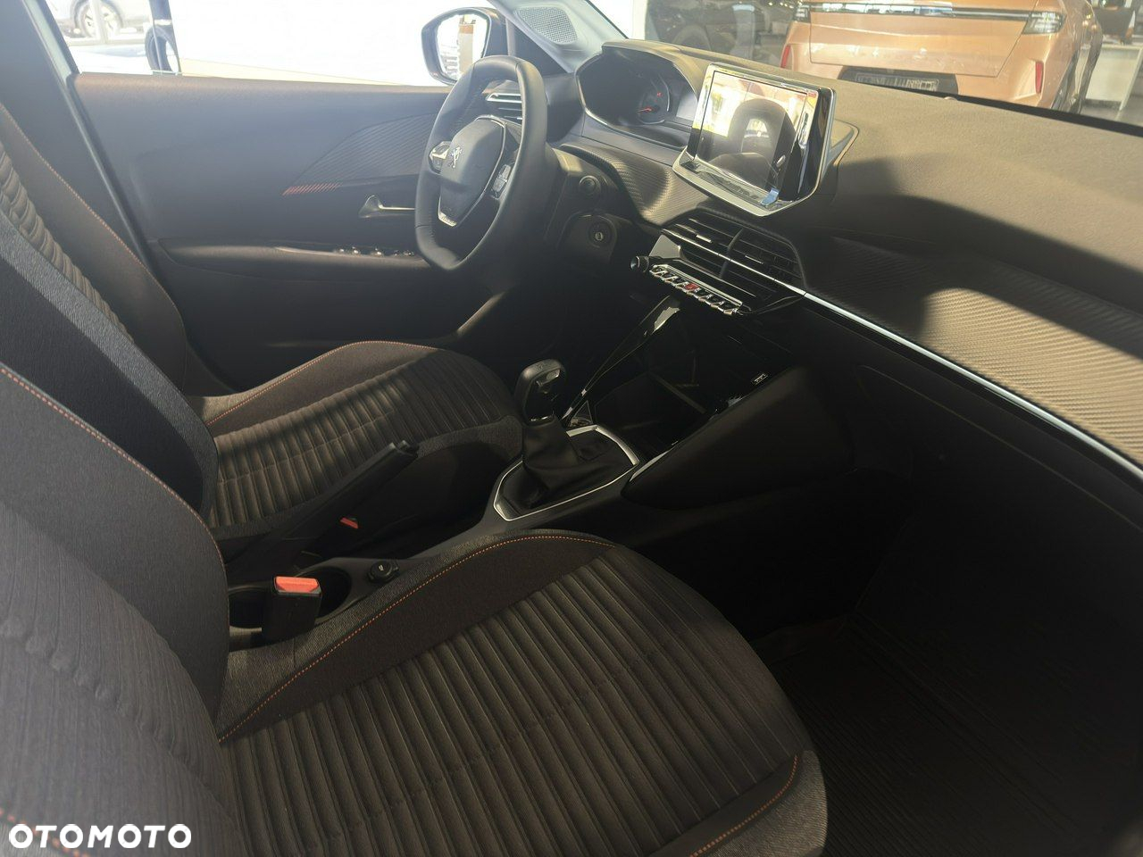 Peugeot 208 - 6