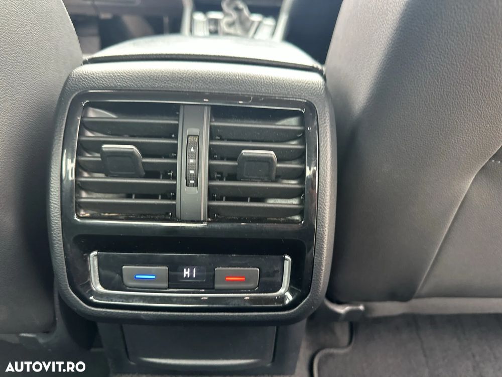 Volkswagen Passat 2.0 TDI DSG Highline - 14