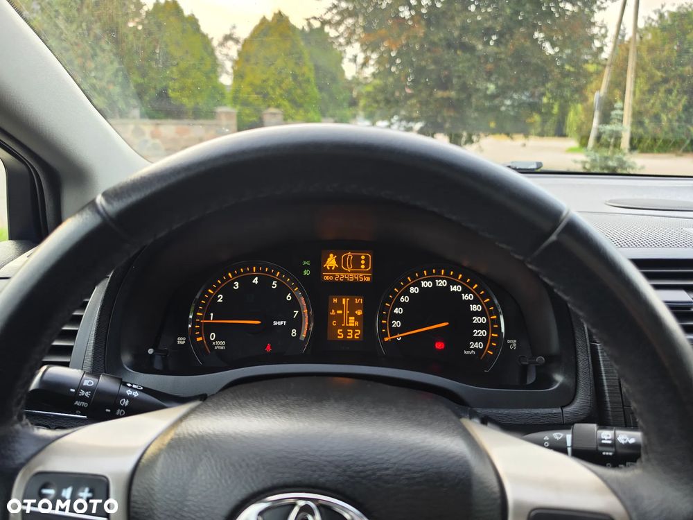Toyota Avensis 2.0 Executive - 32