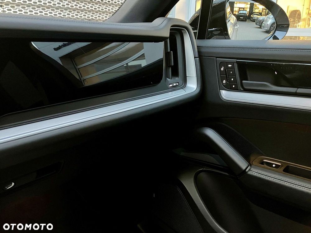 Porsche Cayenne - 25