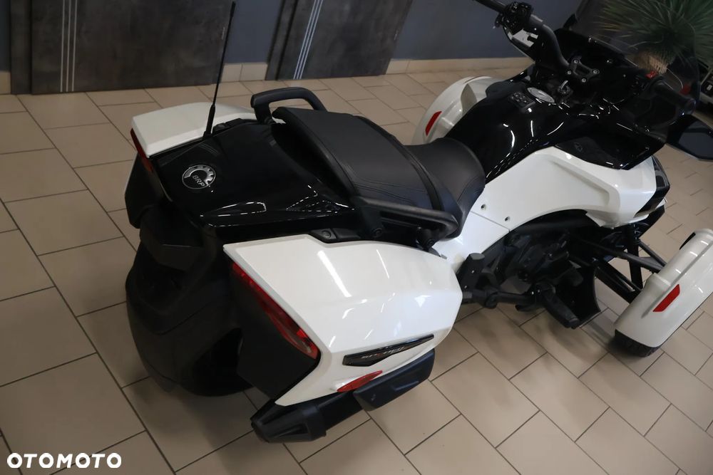 Can-Am Spyder - 11