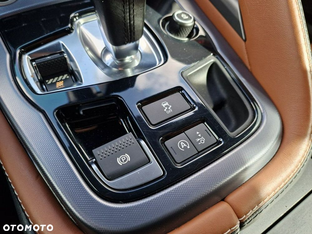 Jaguar F-Type 2.0 Turbo Chequered Flag - 28