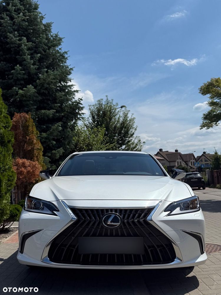 Lexus ES 300h Business Edition - 4