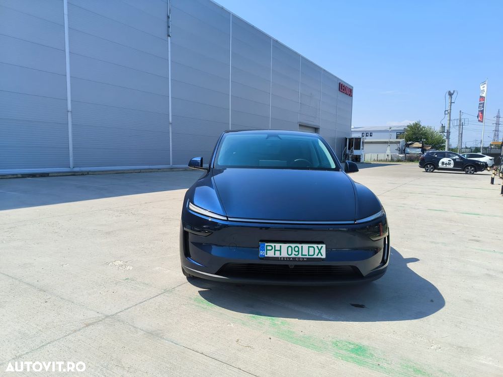 Tesla Model Y - 6