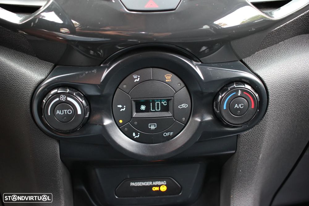 Ford EcoSport 1.0 EcoBoost Titanium - 17