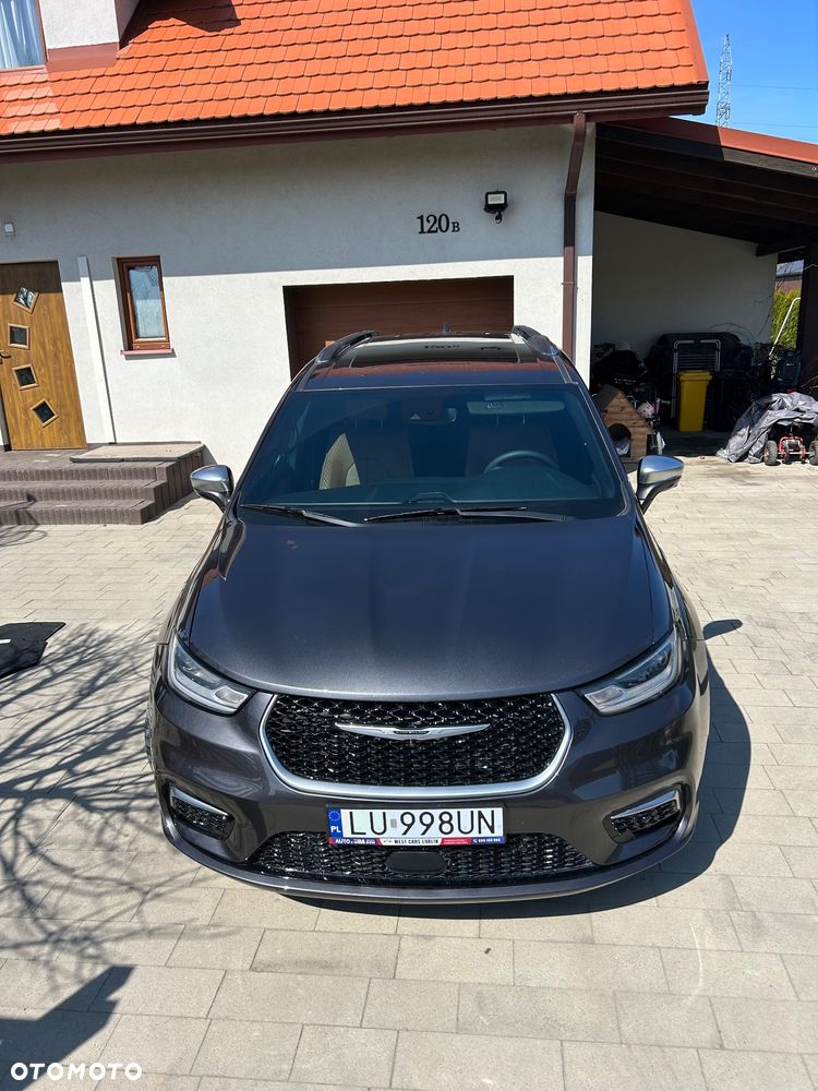 Chrysler Pacifica - 4